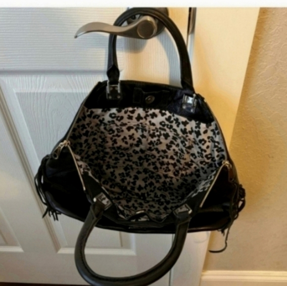 ❄️❄️$599 NEW EXTREMELY RARE BLACK LEATHER 'RYLAN' STUDDED FRINGE TOTE REBEC - Picture 5 of 6
